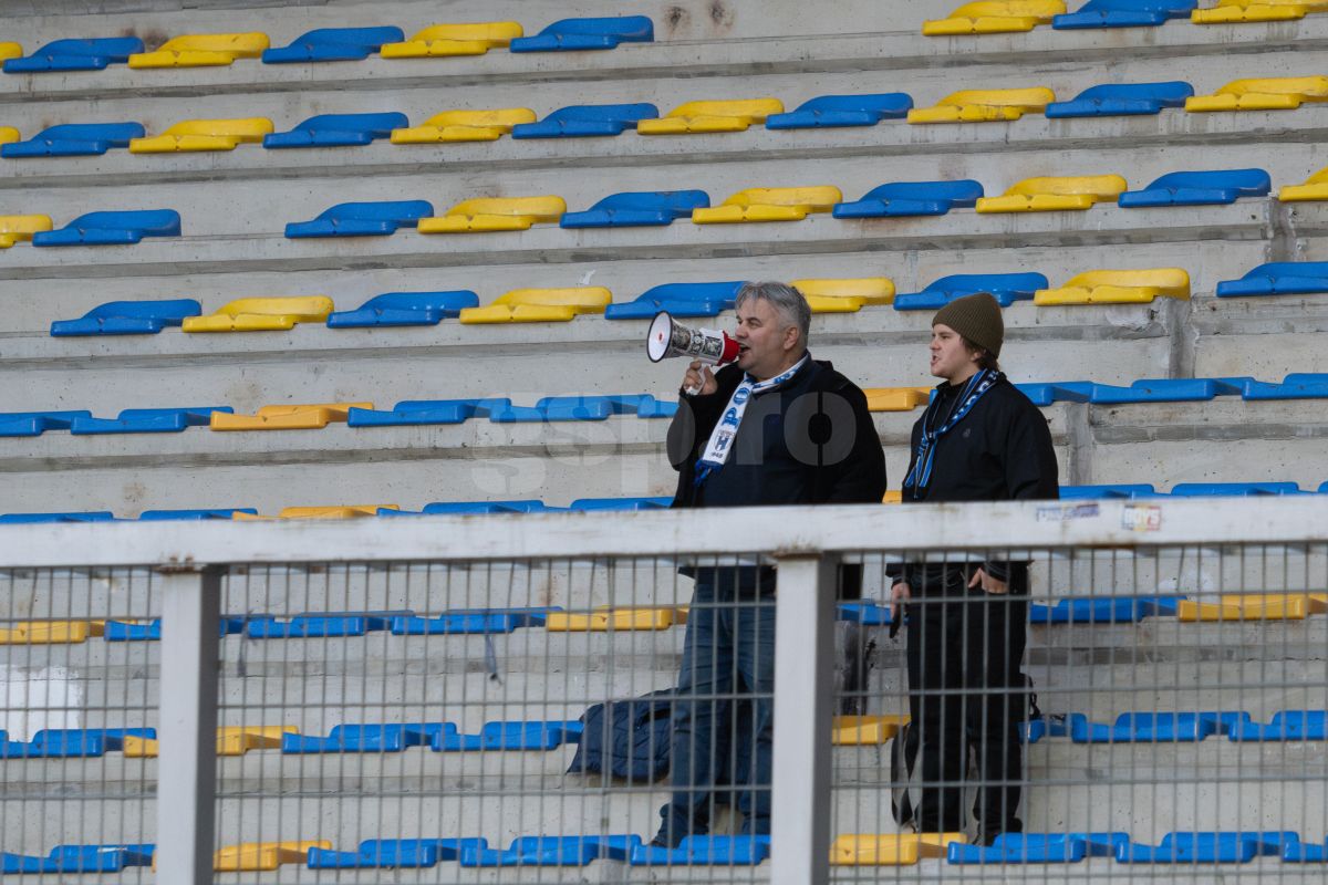 Impresionant! Un puști de 14 ani și tatăl său au venit special cu trenul de la Iași pentru meciul cu Petrolul: „Cum e să fii suporter...”