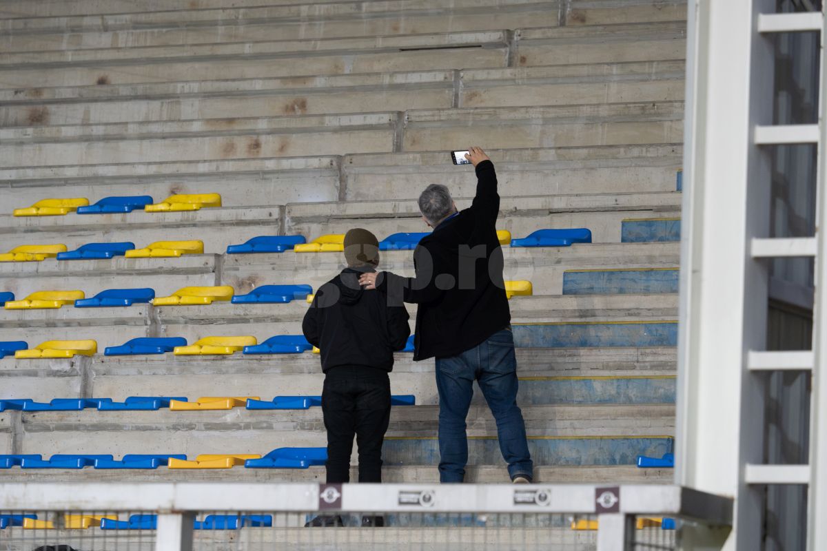 Impresionant! Un puști de 14 ani și tatăl său au venit special cu trenul de la Iași pentru meciul cu Petrolul: „Cum e să fii suporter...”