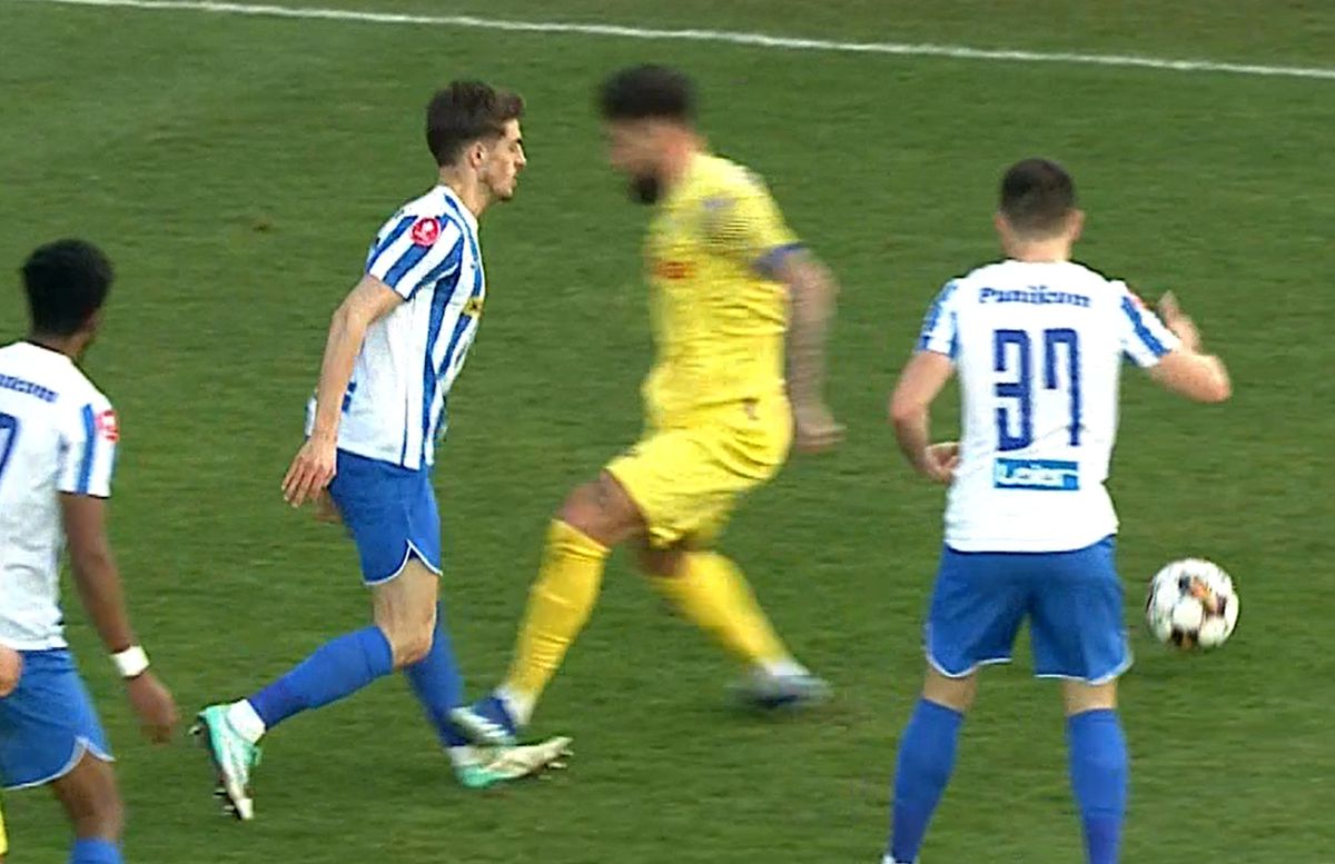 „Aproape mi-a rupt piciorul!” » Paul Papp pus la zid după o intrare criminală: „Mi s-a umflat, mă doare foarte tare...”