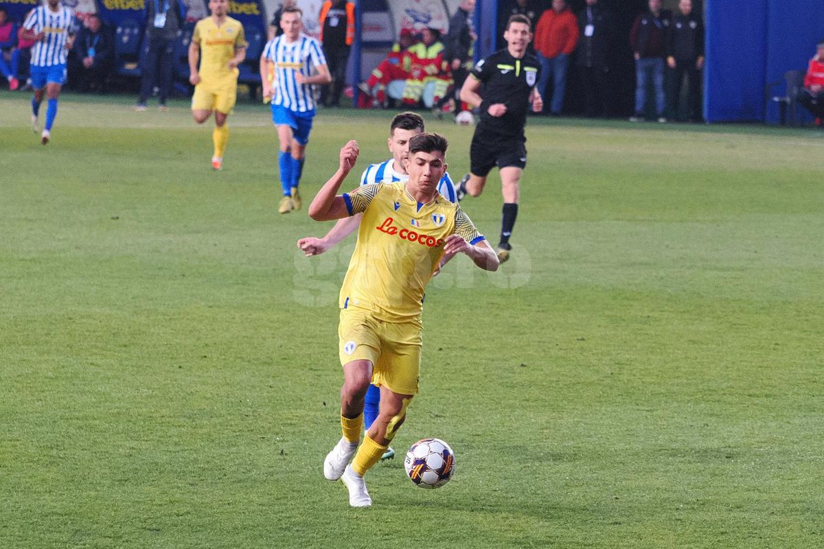 Altfel de știri de la Petrolul - Poli Iași 2-1 » Grădinița de acasă, arbitrii, „refacere” cu tobă și slănină + Andreea Hanca s-a accidentat
