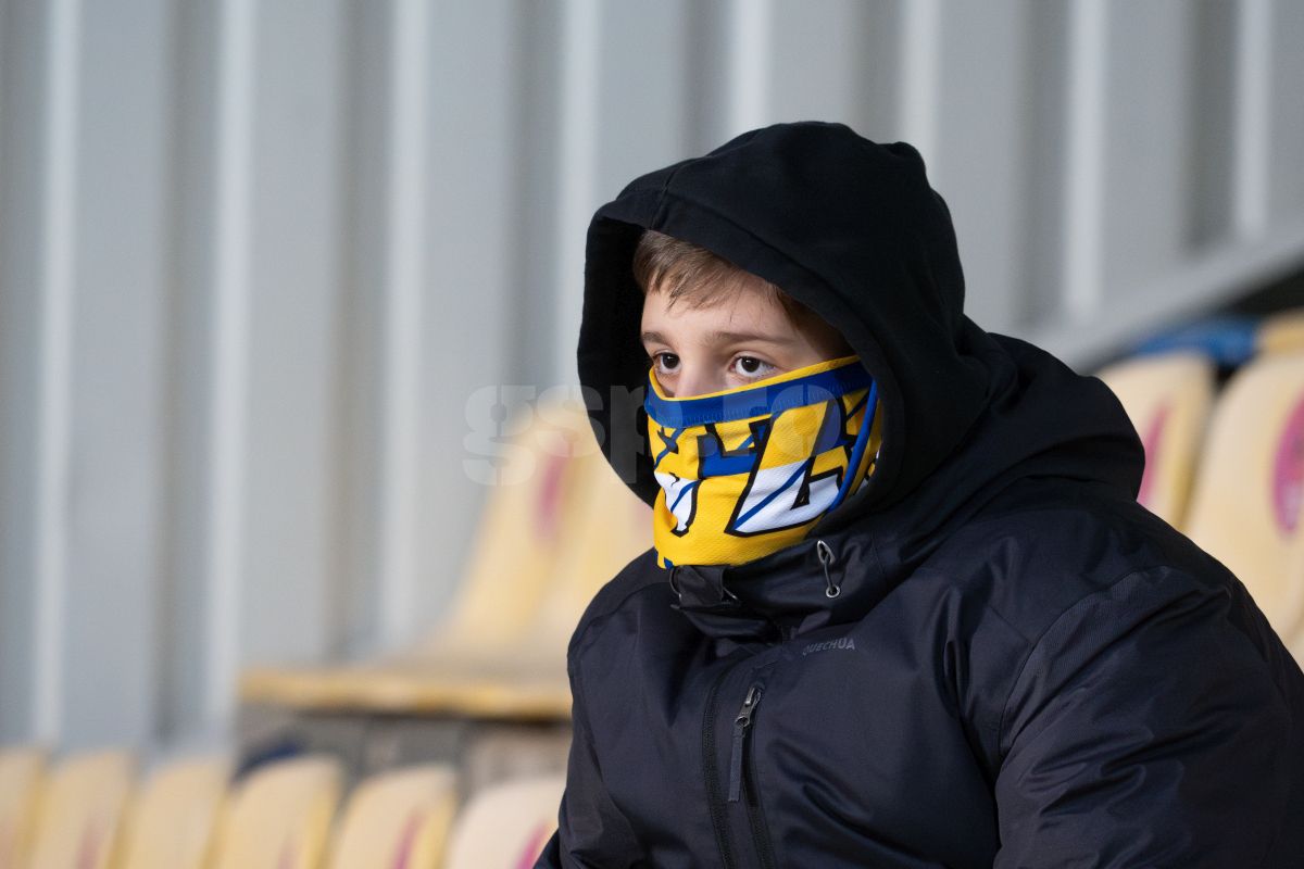 Petrolul - Poli Iași 2-1. Suporteri Petrolul si autografe dupa meci