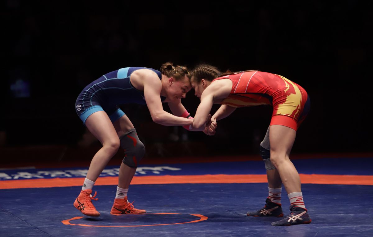 Două medalii de argint pentru România la Campionatele Europene de lupte de la București