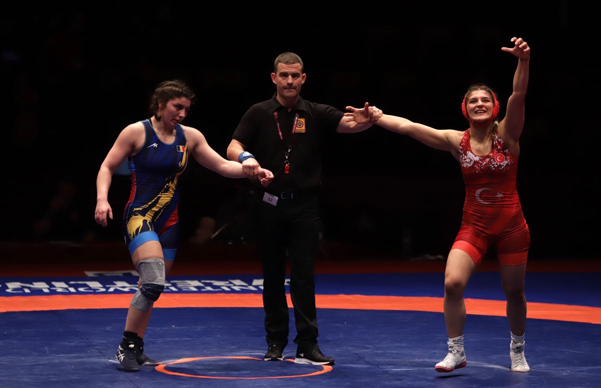 Două medalii de argint pentru România la Campionatele Europene de lupte de la București