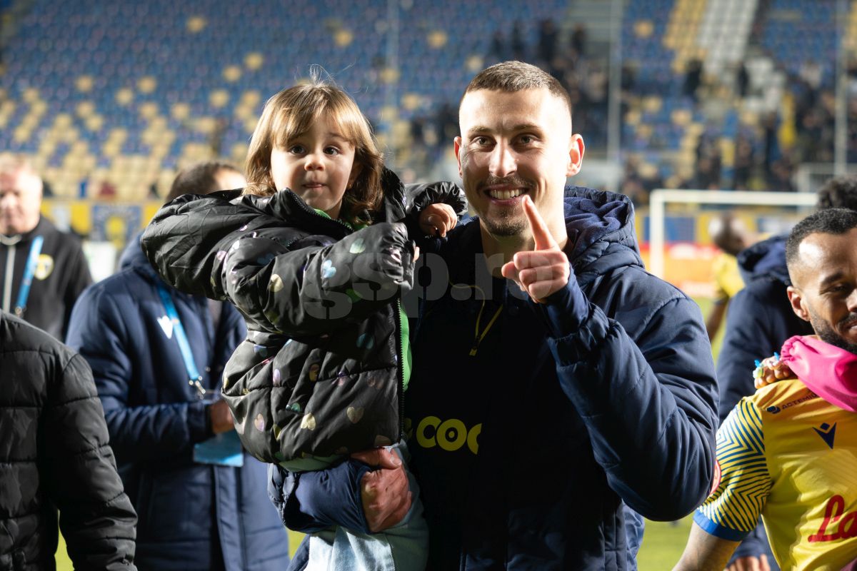 Petrolul - Poli Iași 2-1. Jucătorii au petrecut cu copiii