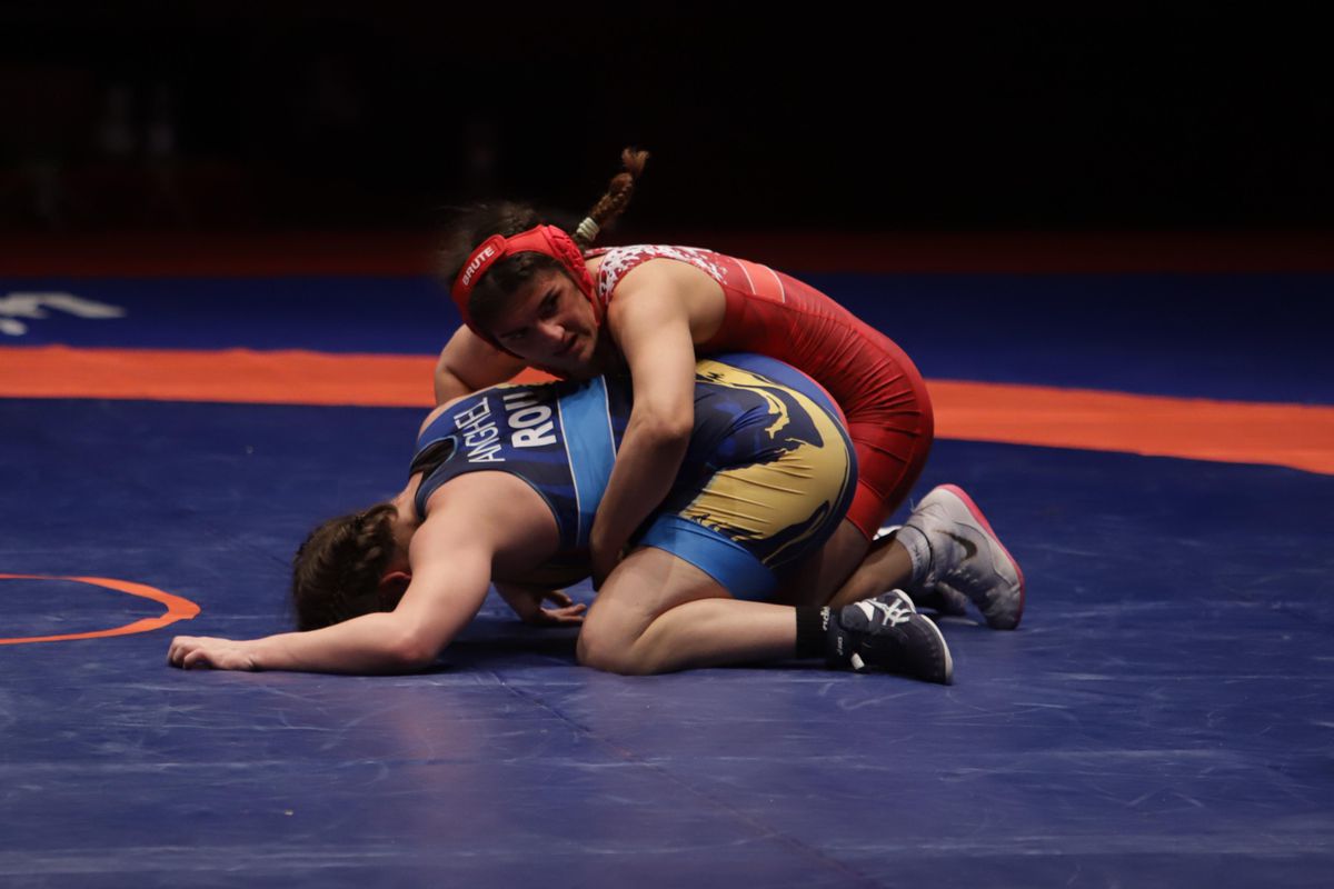 Două medalii de argint pentru România la Campionatele Europene de lupte de la București