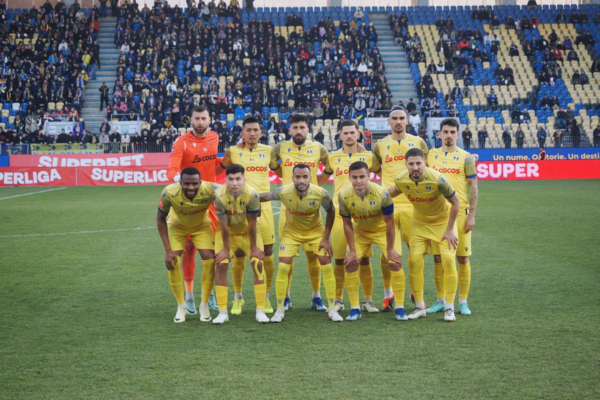 Altfel de știri de la Petrolul - Poli Iași 2-1 » Grădinița de acasă, arbitrii, „refacere” cu tobă și slănină + Andreea Hanca s-a accidentat