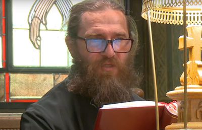 Imagini inedite cu Alexandru Tudor la Patriarhie » Ce l-a pus preotul să facă: toate privirile au fost pe fostul arbitru