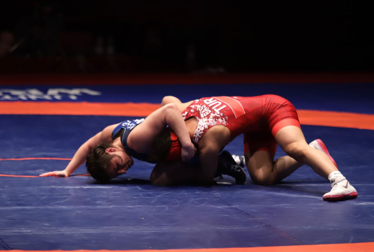 Două medalii de argint pentru România la Campionatele Europene de lupte de la București