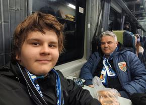 Impresionant! Un puști de 14 ani și tatăl său au venit special cu trenul de la Iași pentru meciul cu Petrolul: „Cum e să fii suporter...”