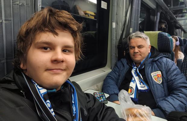 Impresionant! Un puști de 14 ani și tatăl său au venit special cu trenul de la Iași pentru meciul cu Petrolul: „Cum e să fii suporter...”
