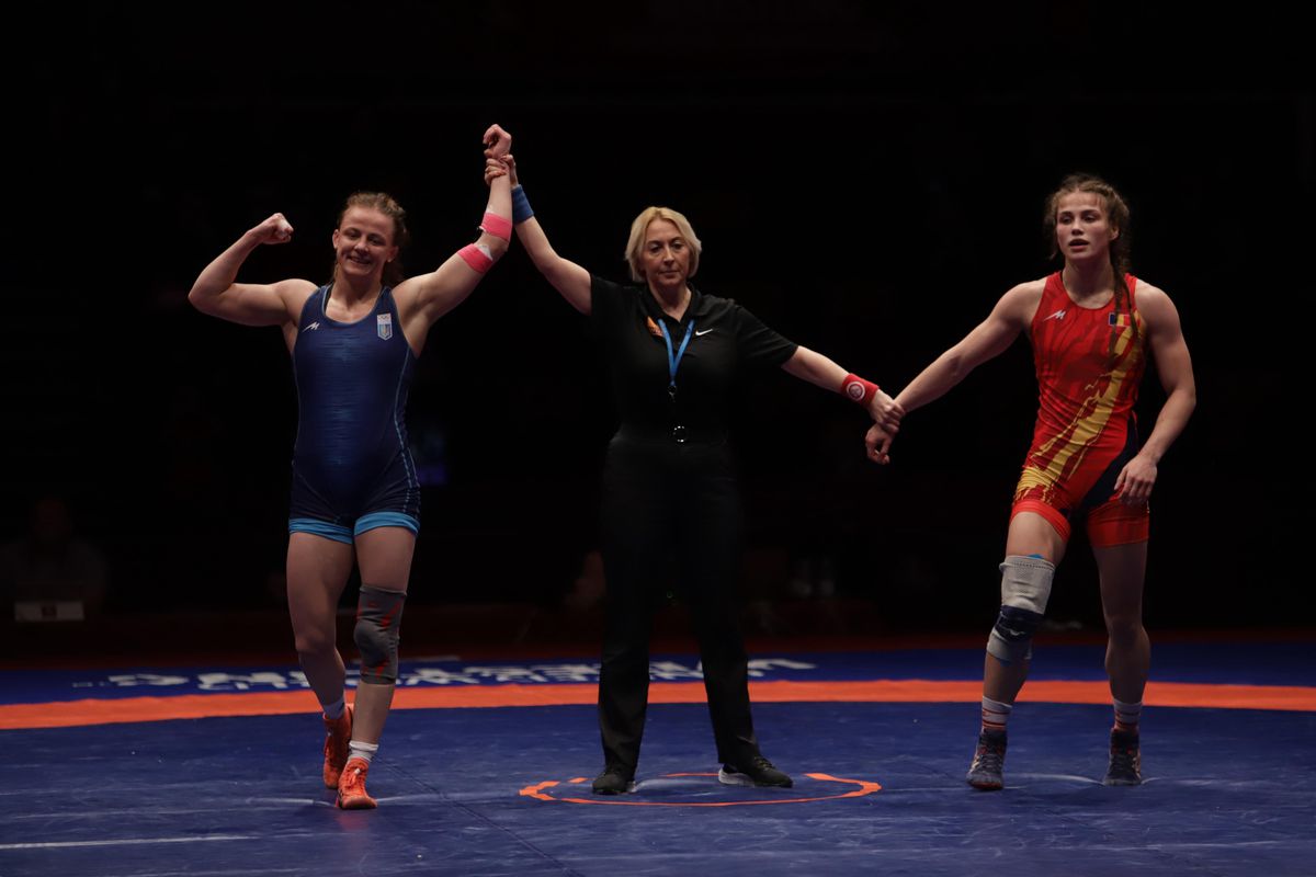 Două medalii de argint pentru România la Campionatele Europene de lupte de la București