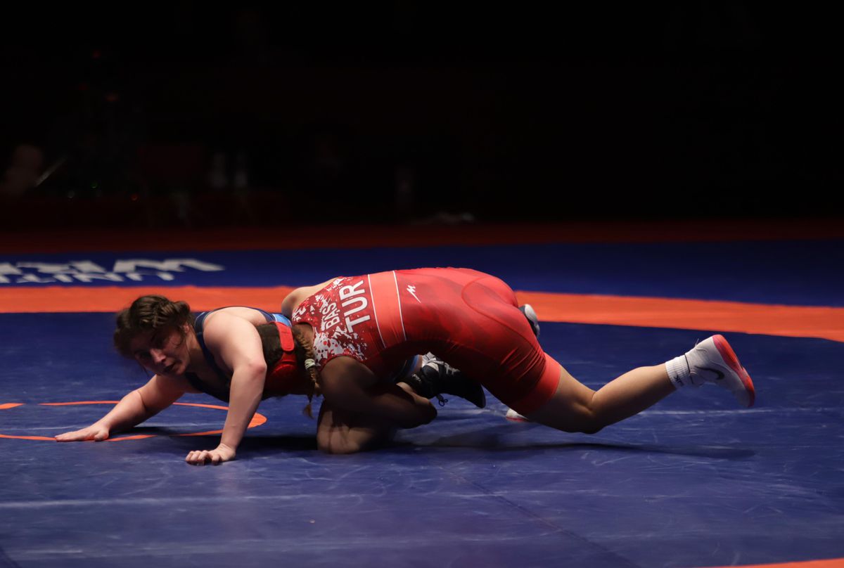 Două medalii de argint pentru România la Campionatele Europene de lupte de la București