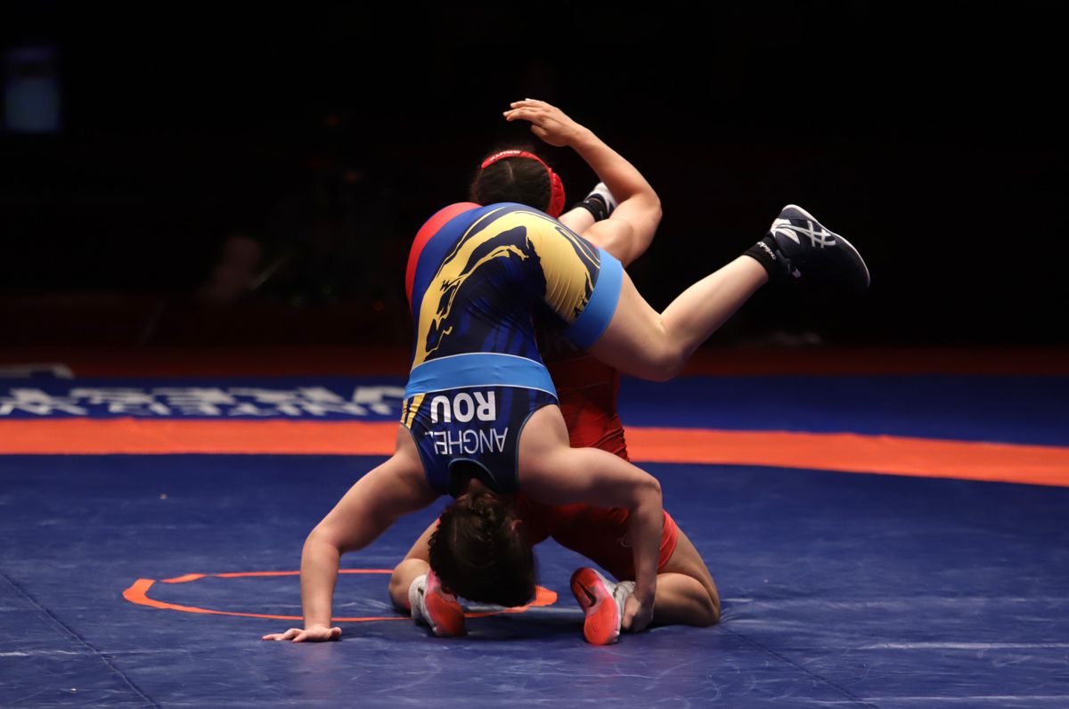 Două medalii de argint pentru România la Campionatele Europene de lupte de la București