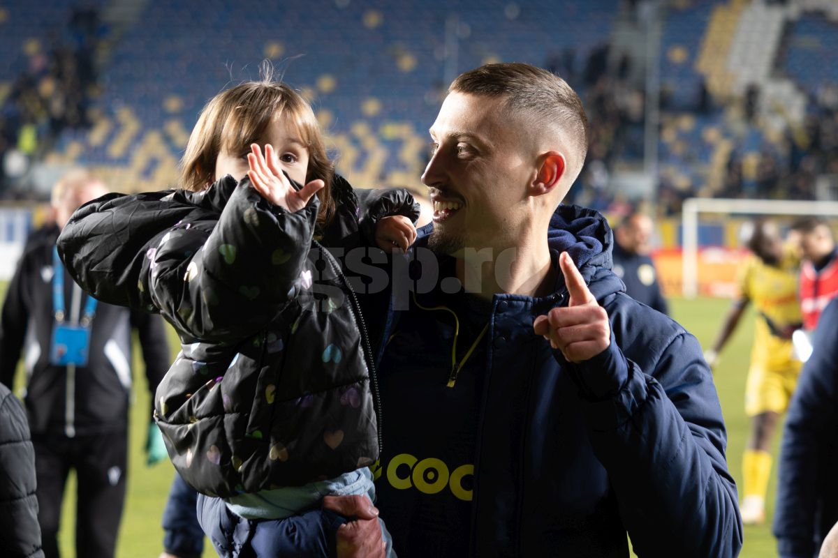 Petrolul - Poli Iași 2-1. Jucătorii au petrecut cu copiii