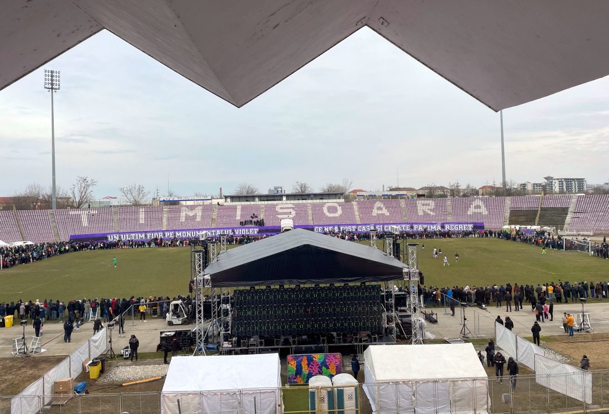 Emoții de toate felurile la Timișoara » Ultimul eveniment pe „Dan Păltinișanu”, suporterii și-au luat rămas bun de la „Monumentalul” violet
