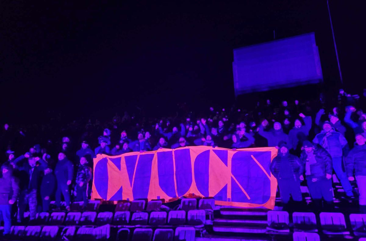 Imagini impresionante în fotbalul românesc! Stadionul istoric „s-a aprins” pentru ultima oară înaintea demolării: „Ne-ai fost casă, cetate”