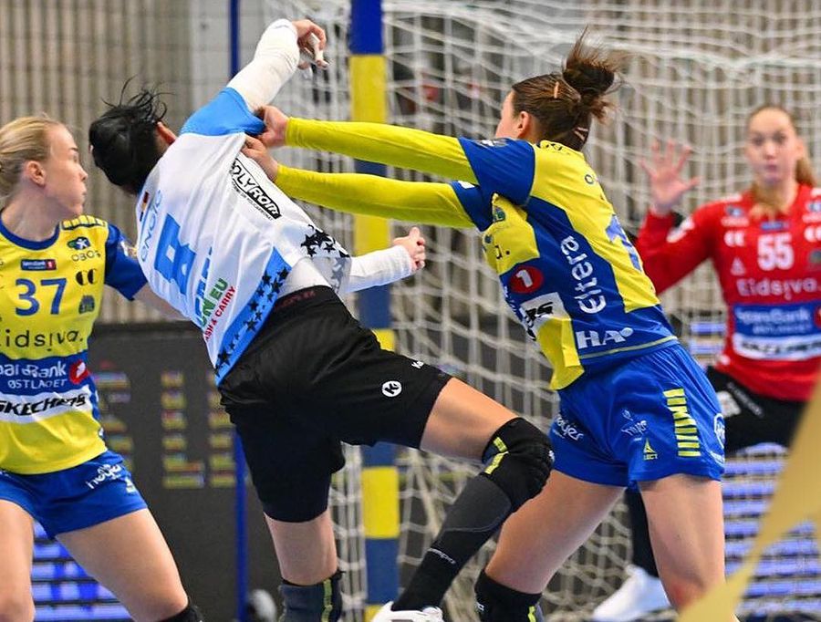 Cristina Neagu în acțiune în meciul cu Storhamar Foto: Facebook CSM Antrenoarea lui CSM București, după succesul la scor cu Storhamar: „Ne-am ținut de plan în toate cele 60 de minute”