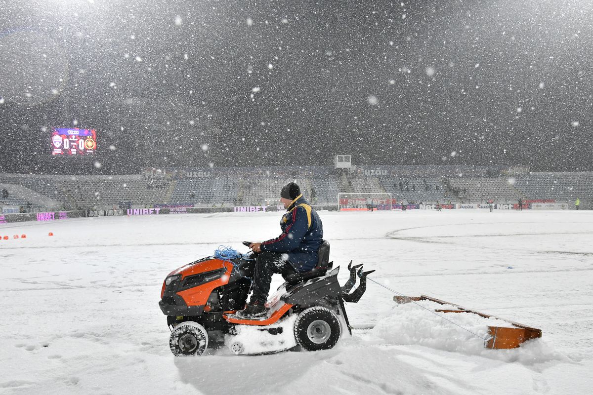 Imagini cu zăpada de la Buzău, înaintea meciului Gloria - FCSB