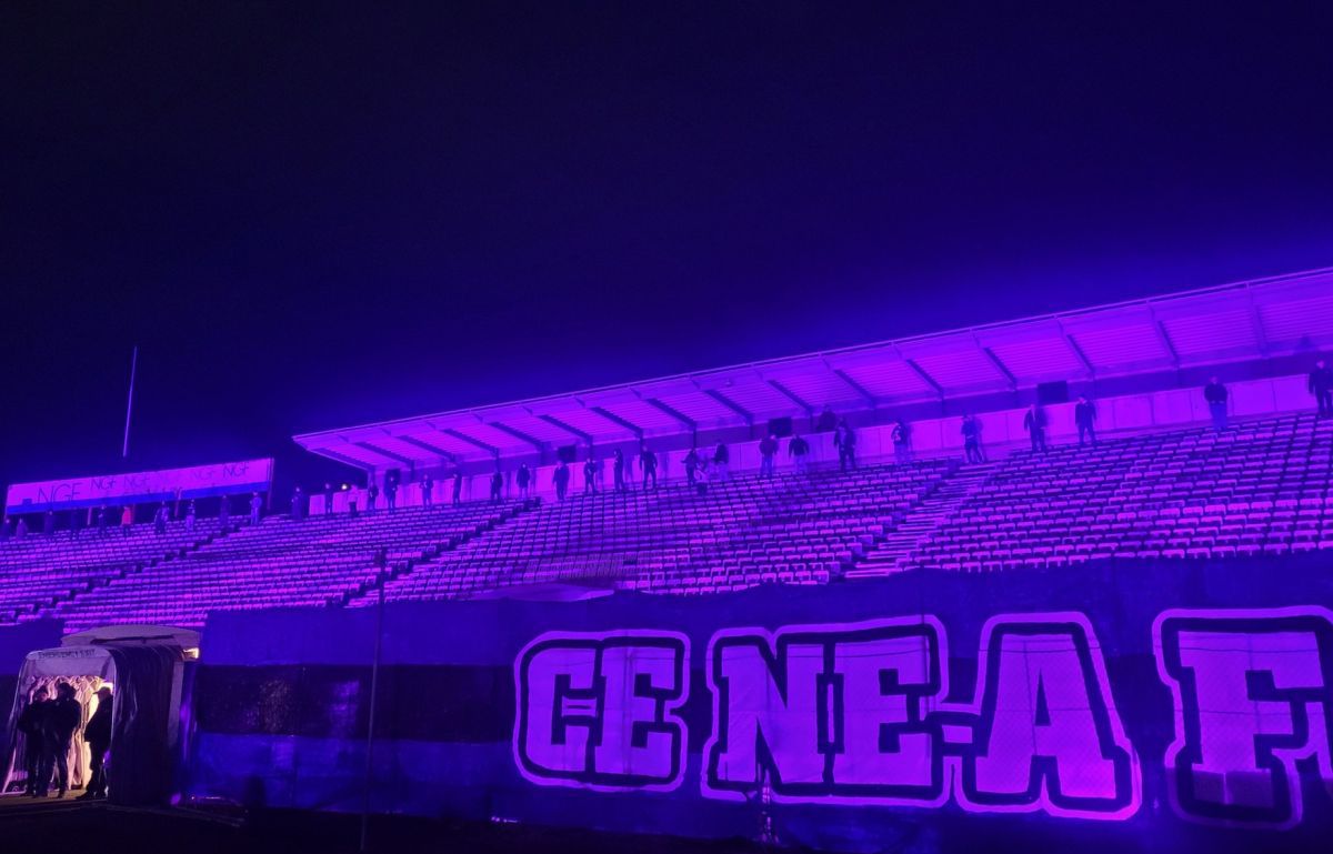 Imagini impresionante în fotbalul românesc! Stadionul istoric „s-a aprins” pentru ultima oară înaintea demolării: „Ne-ai fost casă, cetate”