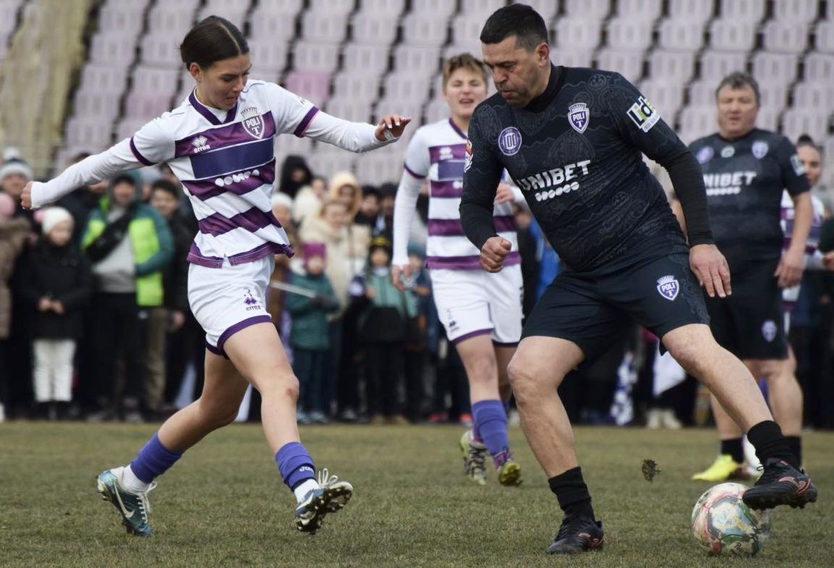 Imagini impresionante în fotbalul românesc! Stadionul istoric „s-a aprins” pentru ultima oară înaintea demolării: „Ne-ai fost casă, cetate”