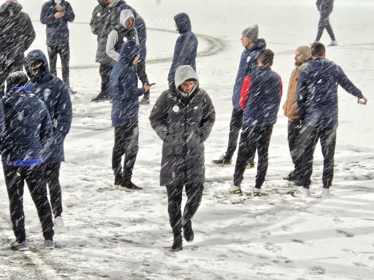 Cel mai aclamat fotbalist de la FCSB în nămeții de la Buzău » Apelul crainicului: „Să îl aplaudăm!”