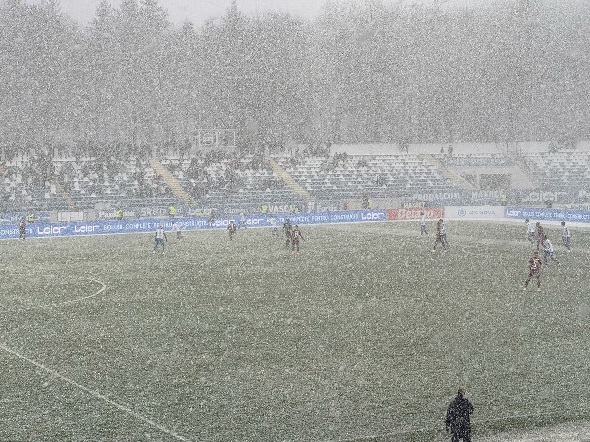 Imagini din Poli Iași - CFR Cluj