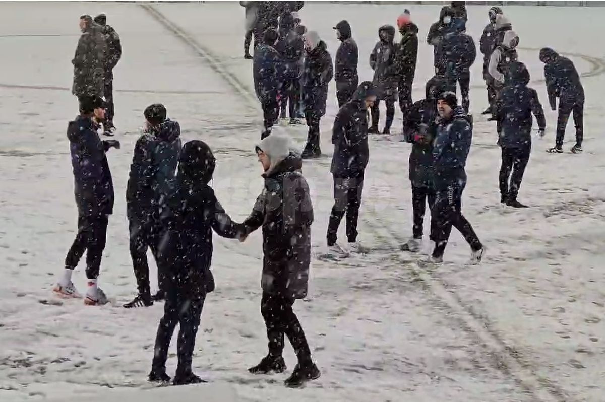 Cel mai aclamat fotbalist de la FCSB în nămeții de la Buzău » Apelul crainicului: „Să îl aplaudăm!”