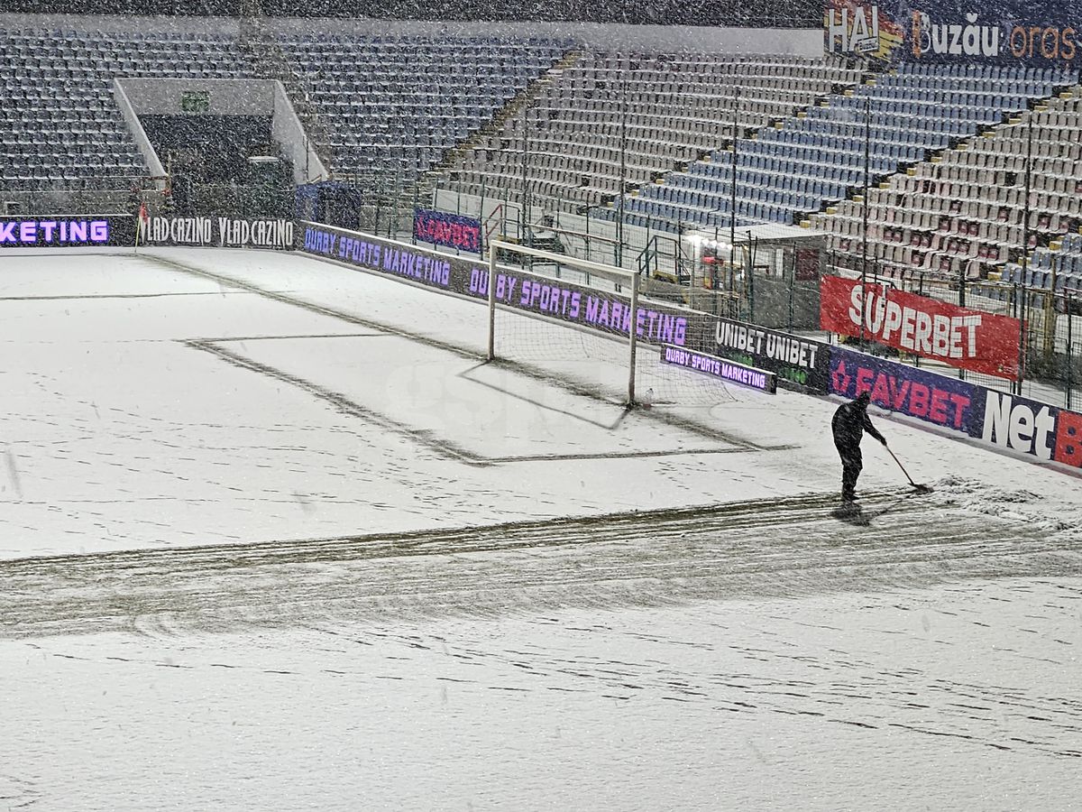 Cel mai aclamat fotbalist de la FCSB în nămeții de la Buzău » Apelul crainicului: „Să îl aplaudăm!”