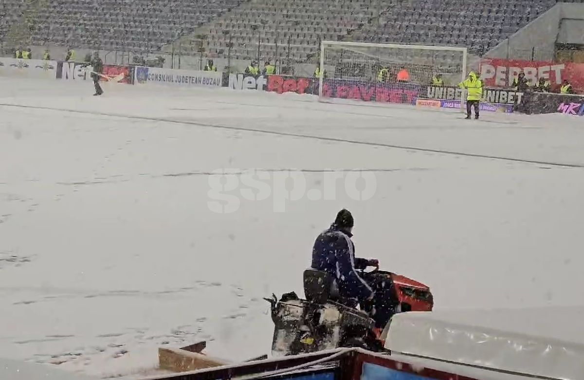 Cel mai aclamat fotbalist de la FCSB în nămeții de la Buzău » Apelul crainicului: „Să îl aplaudăm!”