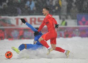 Gloria Buzău - FCSB, în condiții de viscol » Deschidere de scor din penalty