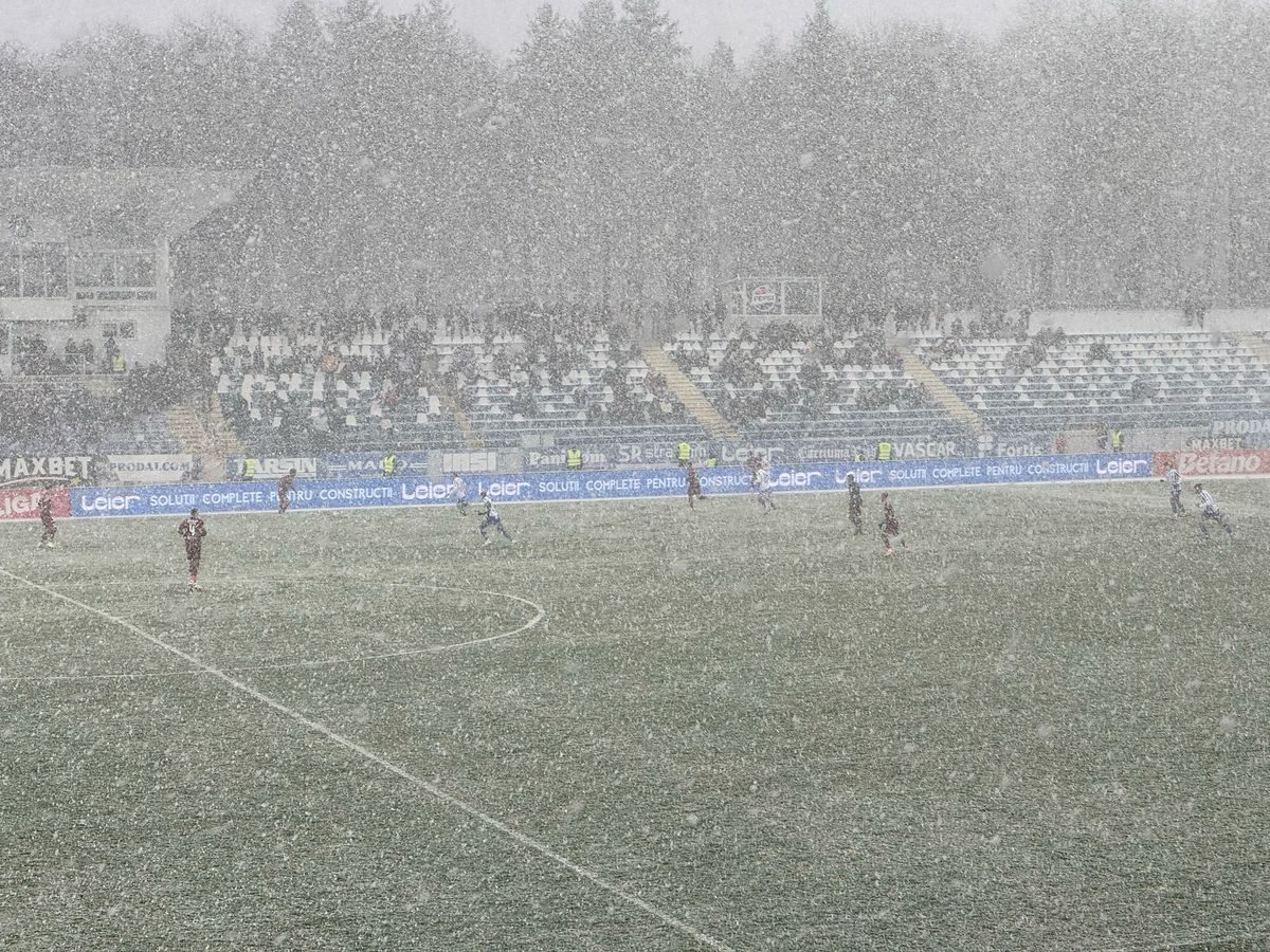 Imagini din Poli Iași - CFR Cluj