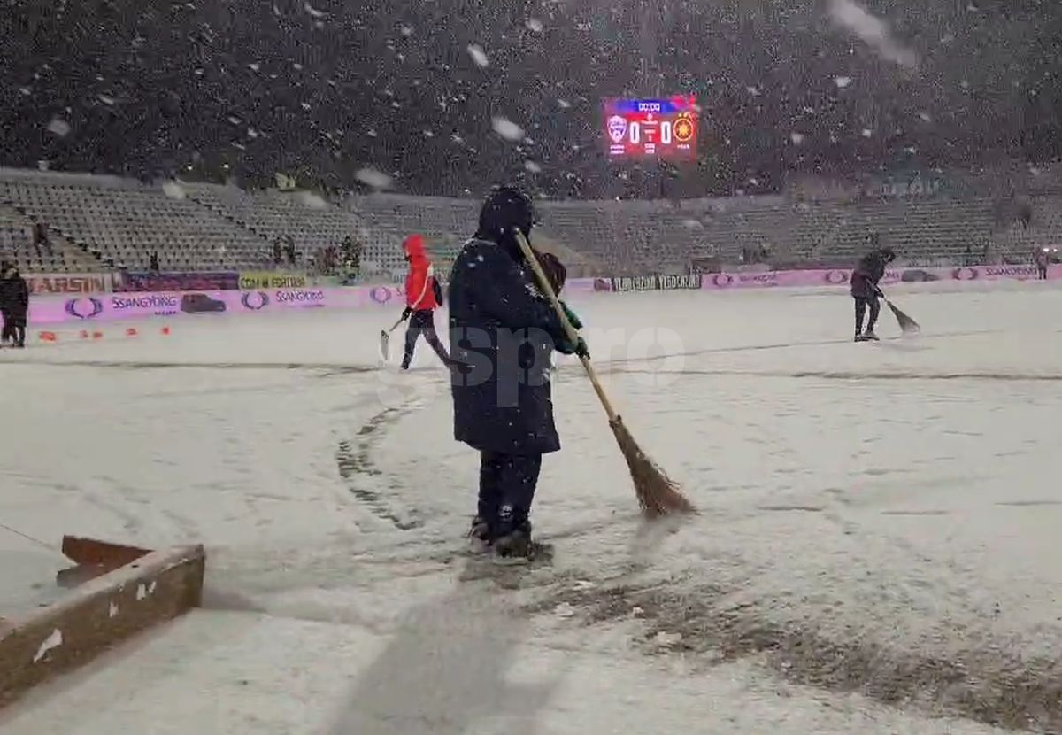 Cel mai aclamat fotbalist de la FCSB în nămeții de la Buzău » Apelul crainicului: „Să îl aplaudăm!”