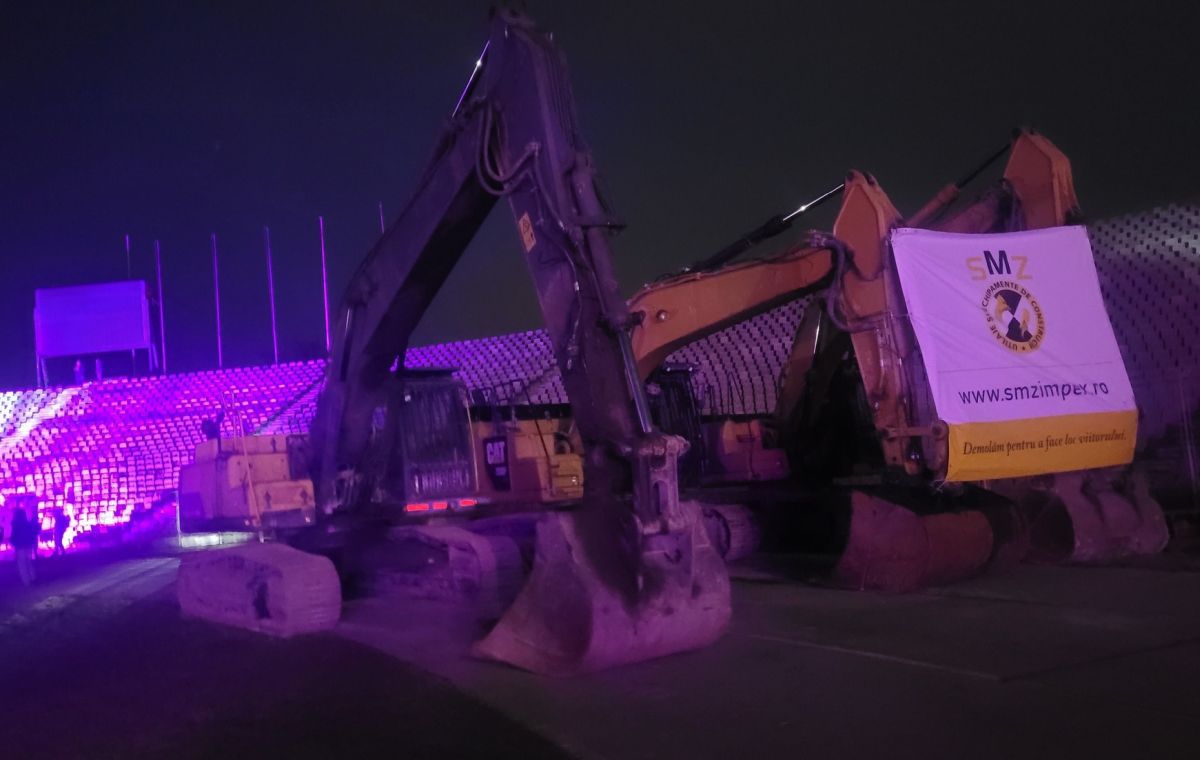 Imagini impresionante în fotbalul românesc! Stadionul istoric „s-a aprins” pentru ultima oară înaintea demolării: „Ne-ai fost casă, cetate”