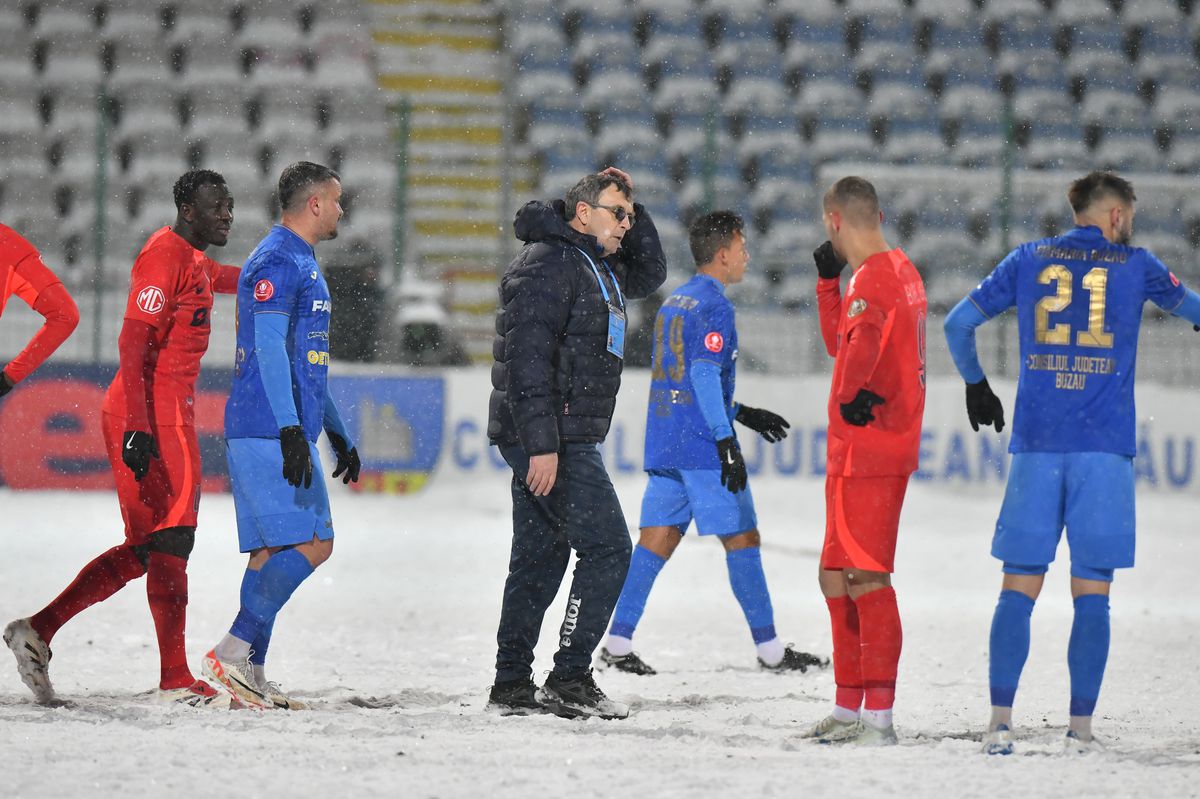 Gloria Buzău - FCSB, disputat pe ninsoare, foto: Cristi Preda / GSP // 16.02.2025