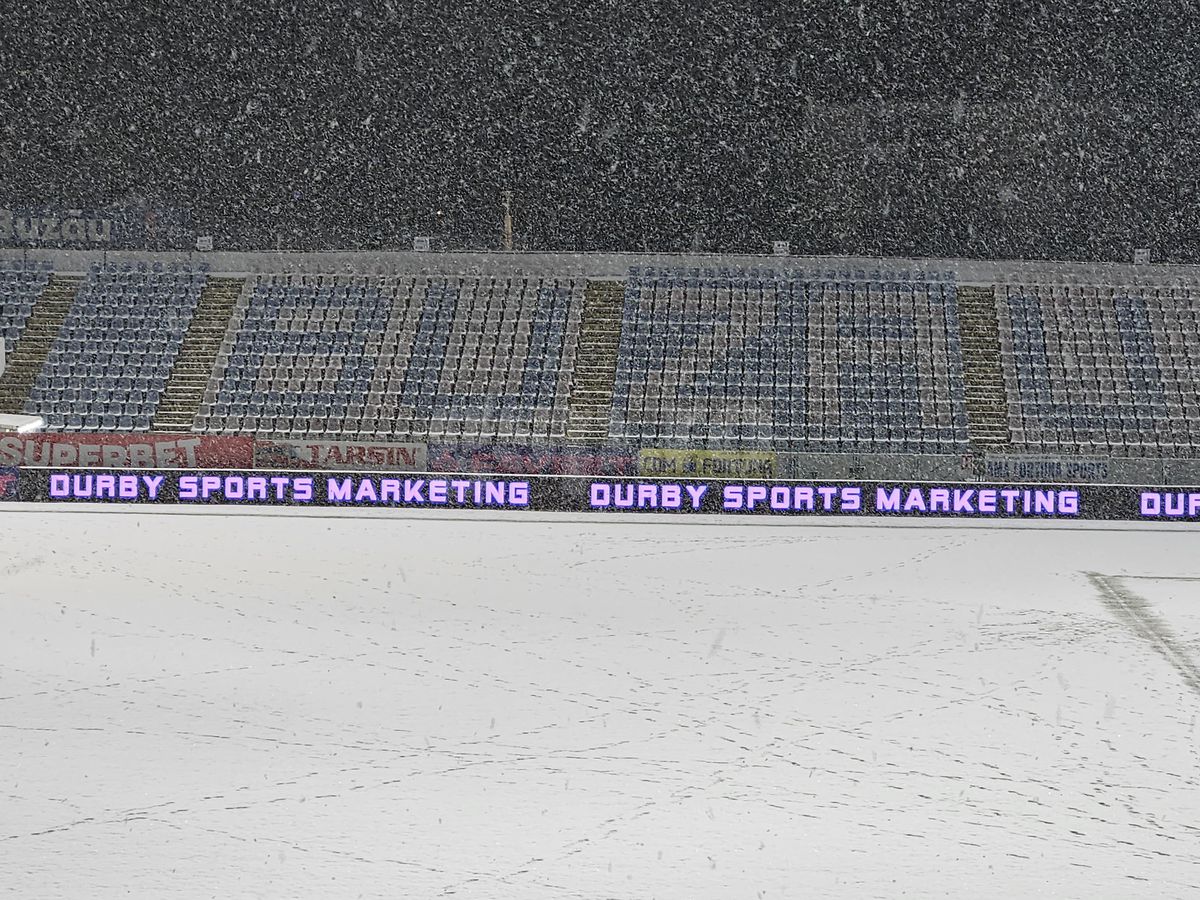Imagini cu zăpada de la Buzău, înaintea meciului Gloria - FCSB