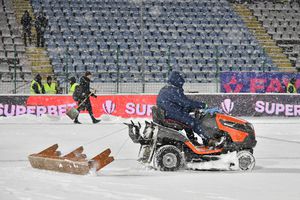 Imagini FABULOASE surprinse de GSP la Buzău! Cum vor să îndepărteze zăpada înainte de Gloria - FCSB: improvizație de râsu'‐plânsu'