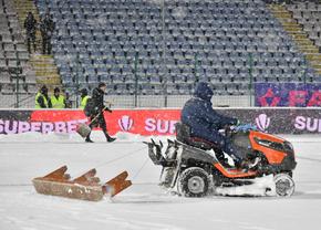 Imagini FABULOASE surprinse de GSP la Buzău! Cum vor să îndepărteze zăpada înainte de Gloria - FCSB: improvizație de râsu'‐plânsu'
