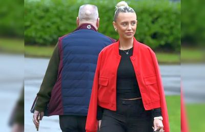 Are 3 copii cu supervedeta din Premier League, iar acum a fost cerută în căsătorie. Inelul cu diamant uriaș a dat-o de gol