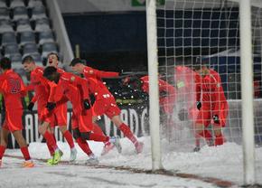 FCSB, antrenament pe zăpadă înaintea returului cu PAOK » Un gol din penalty și o reușită în proprie poartă au decis partida