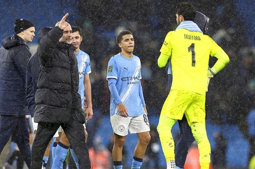 Pep Guardiola și James Trafford (dreapta). Foto: Imago