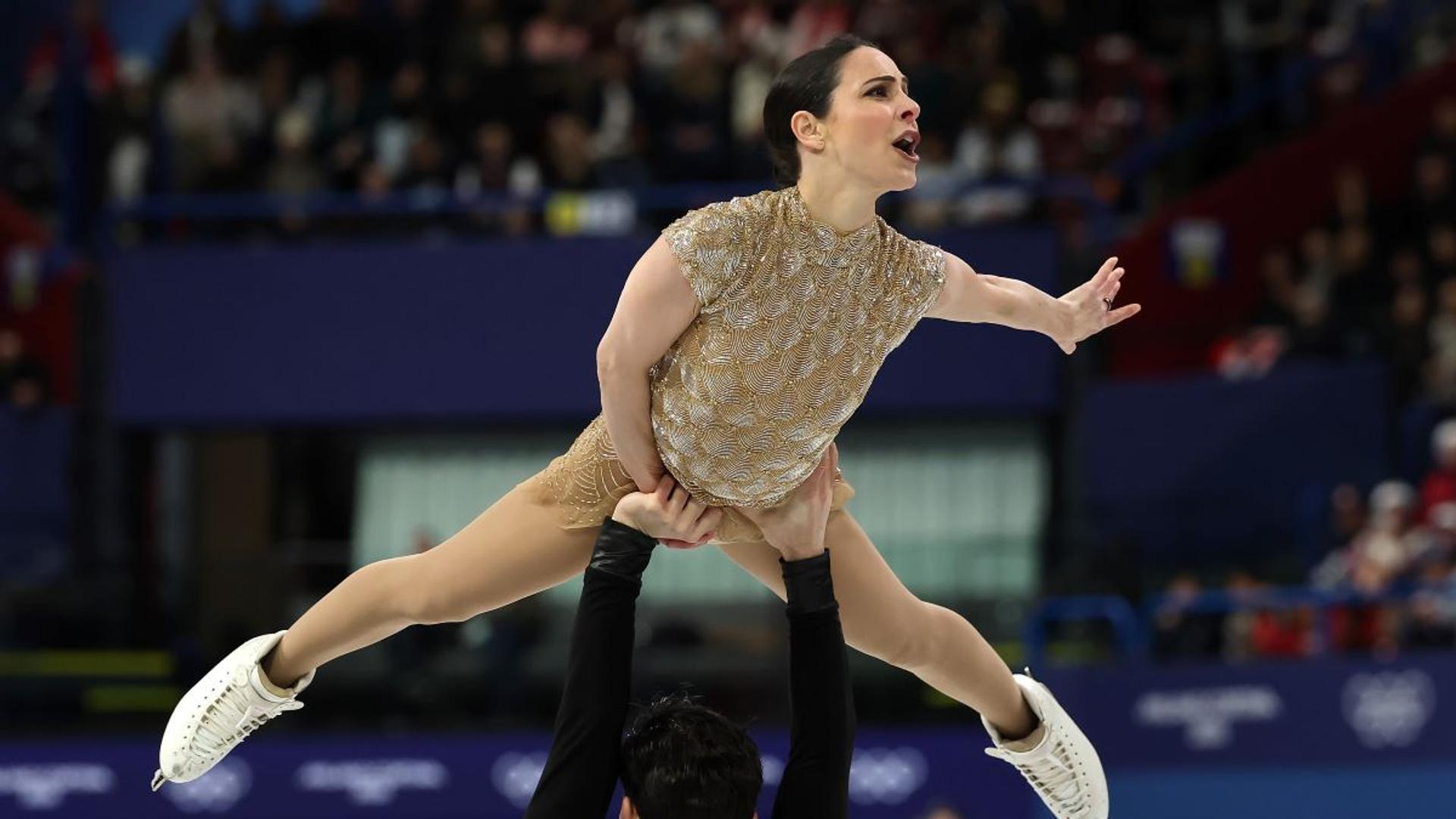 Deanna Stellato-Dudek și Maxime Deschamps în timpul programului scurt la patinaj artistic, Jocurile Olimpice Milano Cortina 2026 | sursa foto: Gazeta Sporturilor
