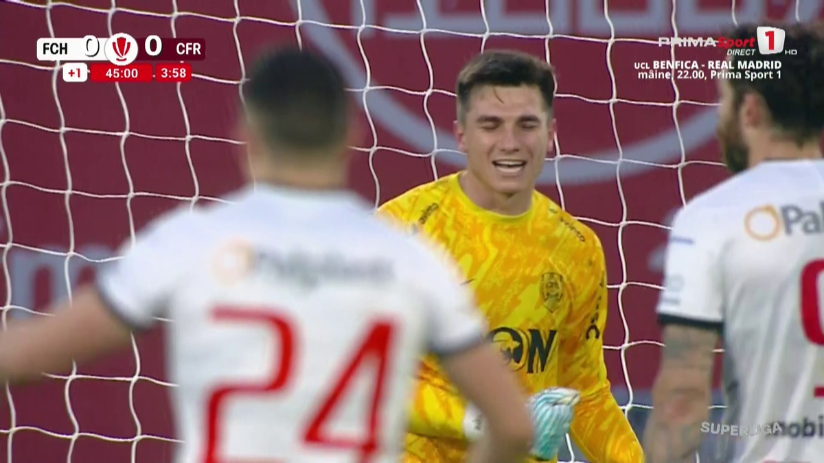 VAR a intervenit de DOUĂ ori la aceeași fază în Hermannstadt - CFR Cluj » Andrei Chivulete, întors la ultima fază a meciului într-un moment-cheie