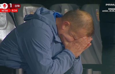 La PĂMÂNT! Cum a fost surprins Dorinel Munteanu la finalul meciului Hermannstadt - CFR Cluj