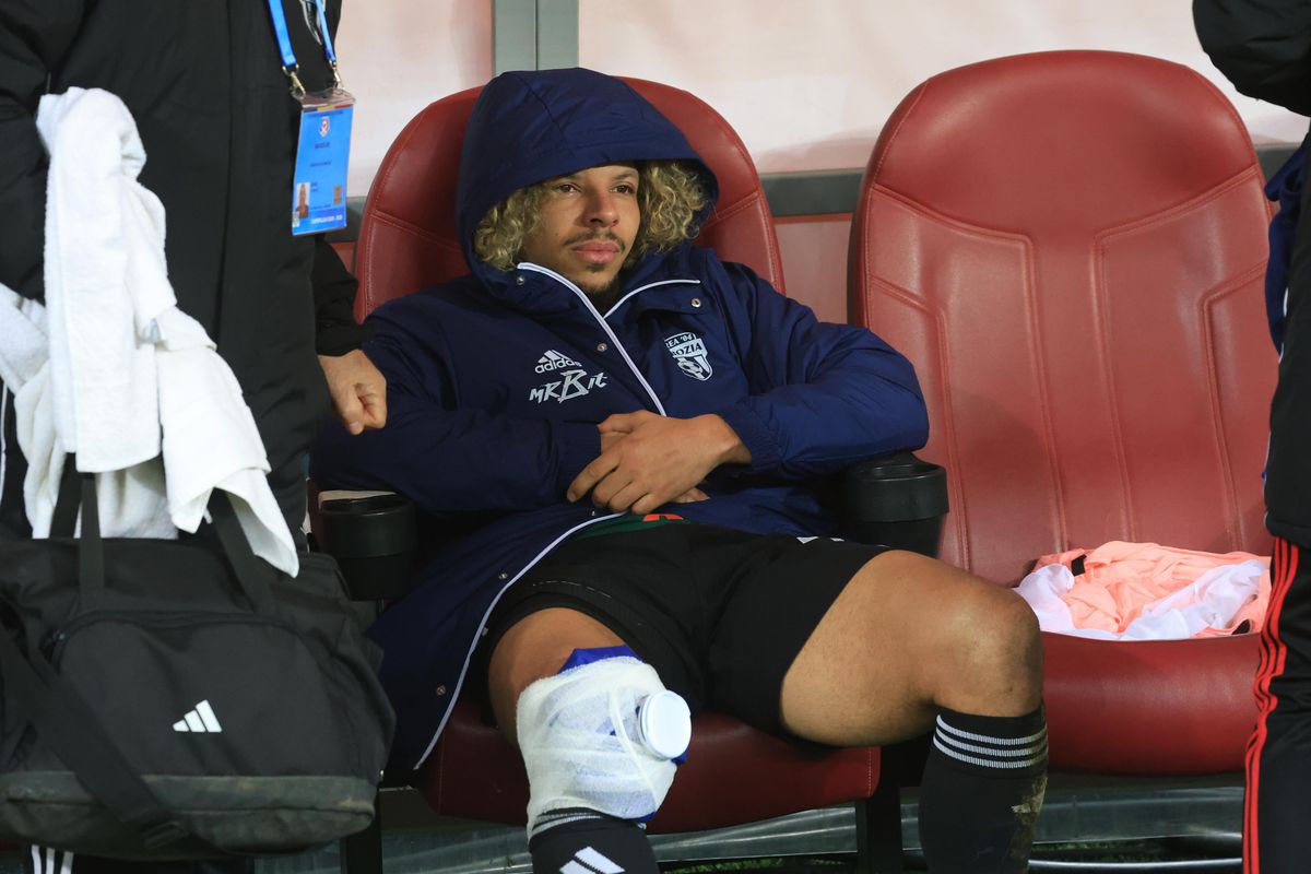 Jayson Papeau s-a accidentat în Dinamo - Unirea Slobozia // FOTO: Ionuț Iordache (GSP.ro)