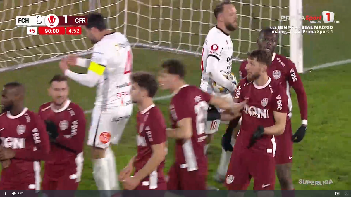 Andrei Chivulete anulează penalty-ul dictat pentru Hermannstadt // foto: capturi Prima Sport