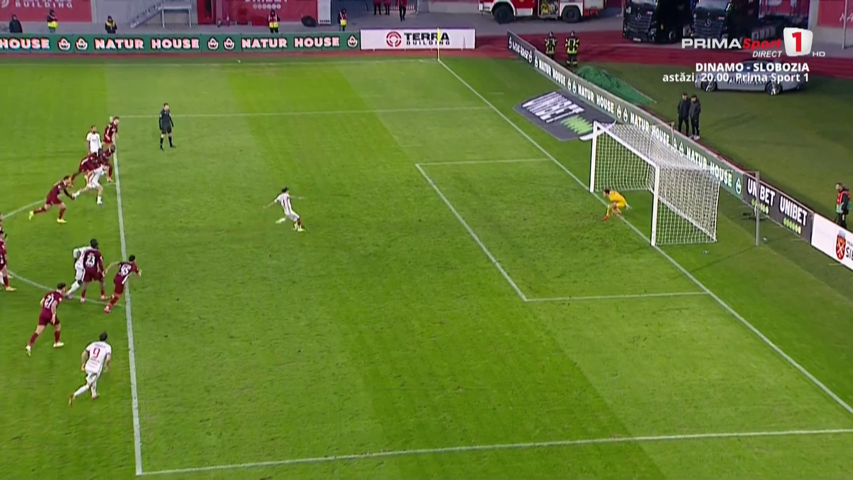 VAR a intervenit de DOUĂ ori la aceeași fază în Hermannstadt - CFR Cluj » Andrei Chivulete, întors la ultima fază a meciului într-un moment-cheie