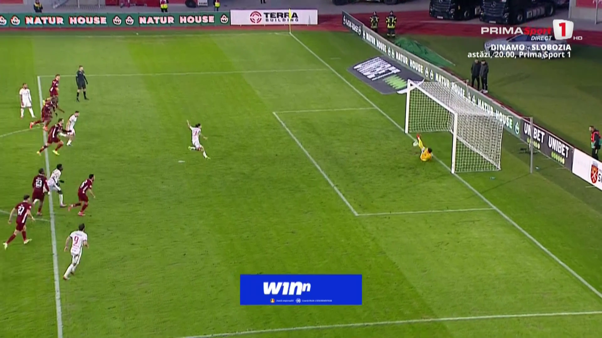 VAR a intervenit de DOUĂ ori la aceeași fază în Hermannstadt - CFR Cluj » Andrei Chivulete, întors la ultima fază a meciului într-un moment-cheie