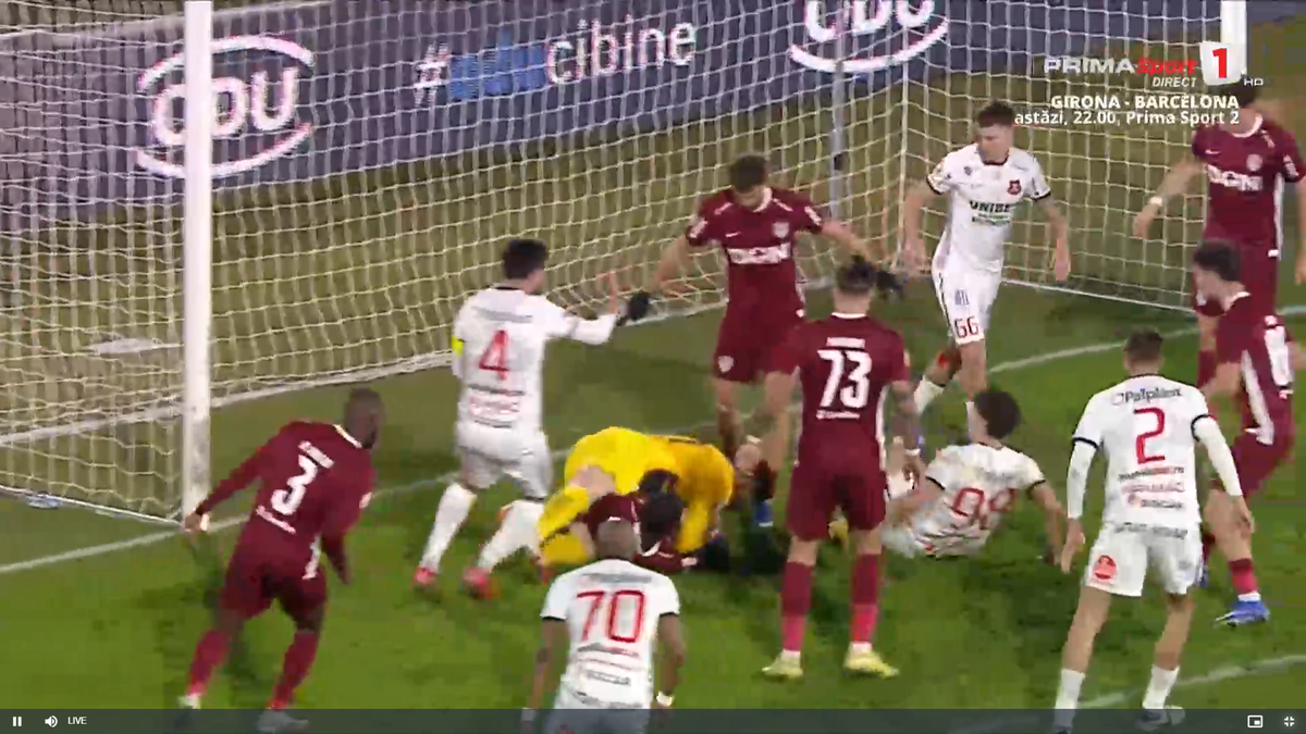 Andrei Chivulete anulează penalty-ul dictat pentru Hermannstadt // foto: capturi Prima Sport