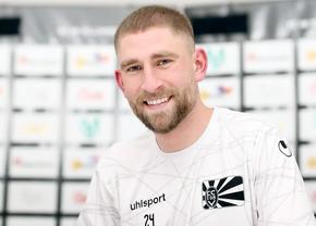 La 8 luni după ce i-a fost extirpată o tumoră, fostul dinamovist Marco Ehmann a semnat
