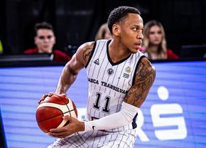 U-BT Cluj-Napoca – CS Dinamo București, duel pentru finala Cupei României » Alb-negrii, în control: slam-dunk spectaculos la ultima fază a reprizei